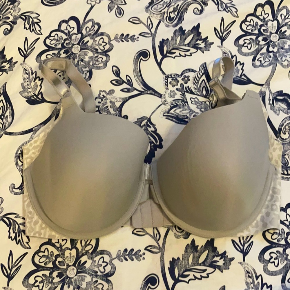 Warners 36D, gray bra with cheetah print. New, but no tags